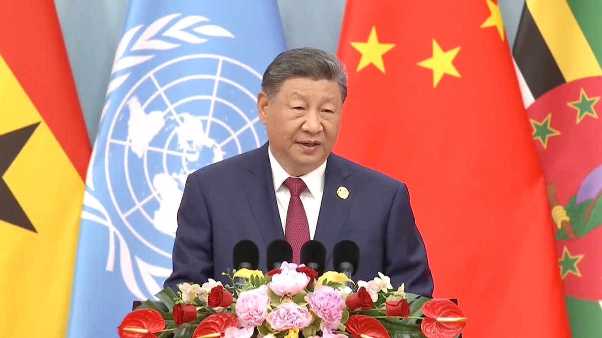 #BREAKING

Sri Lanka Prime Minister Dr. Harini Amarasuriya <a href="/Dr_HariniA/">Dr. Harini Amarasuriya</a> greeted by Chinese President Xi Jninping and first lady Peng Liyuan at Global Leaders’ Meeting on Women held in Beijing

#lka #SriLanka #SLnews #NewsUpdate #China #Beijing #XiJinping #HariniAmarasuriya