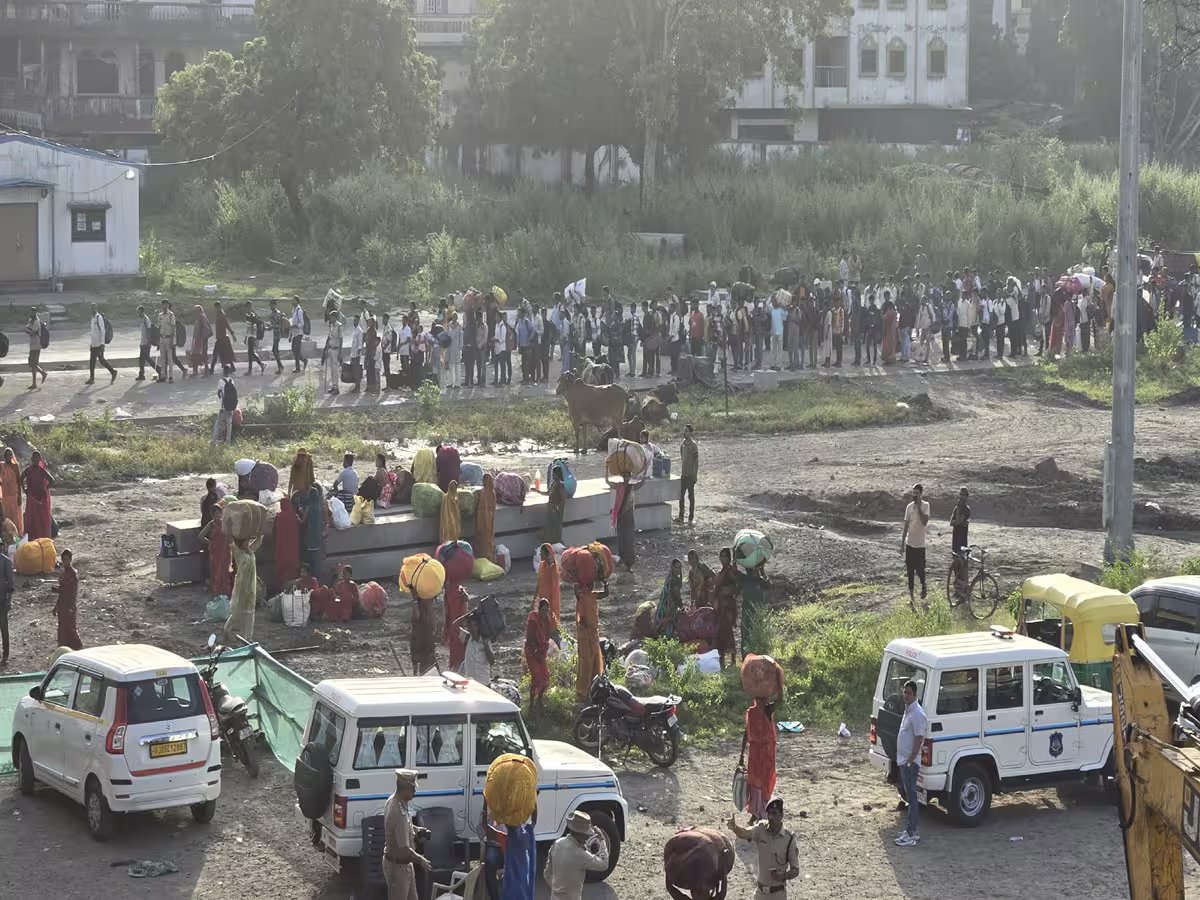 Diwali Rush at Udhna Railway Station; 8 trains carry over 16,000 passengers to northern states