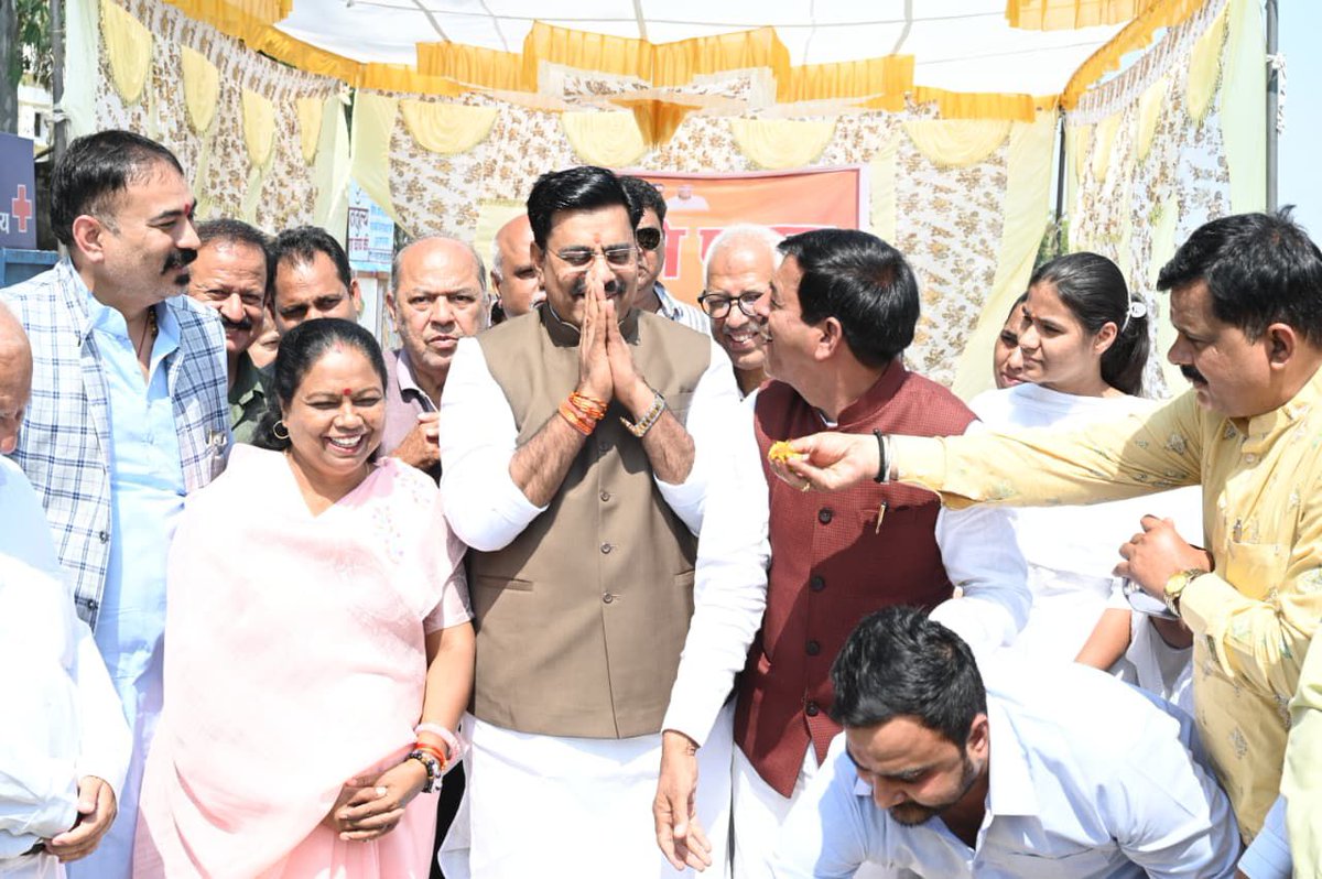 Rameshwar Sharma (@rameshwar4111) on Twitter photo आज स्थानीय जनों की उपस्थिति में सेवा सदन अस्पताल मार्ग, गांधी नगर तक सीसी सड़क निर्माण कार्य का भूमिपूजन किया। 
इस अवसर पर भोपाल की लोकप्रिय महापौर श्रीमती <a href="/MALTIRAIBJP/">MALTI RAI</a> जी उपस्थित रहीं। आज स्थानीय जनों की उपस्थिति में सेवा सदन अस्पताल मार्ग, गांधी नगर तक सीसी सड़क निर्माण कार्य का भूमिपूजन किया। 
इस अवसर पर भोपाल की लोकप्रिय महापौर श्रीमती <a href="/MALTIRAIBJP/">MALTI RAI</a> जी उपस्थित रहीं।
