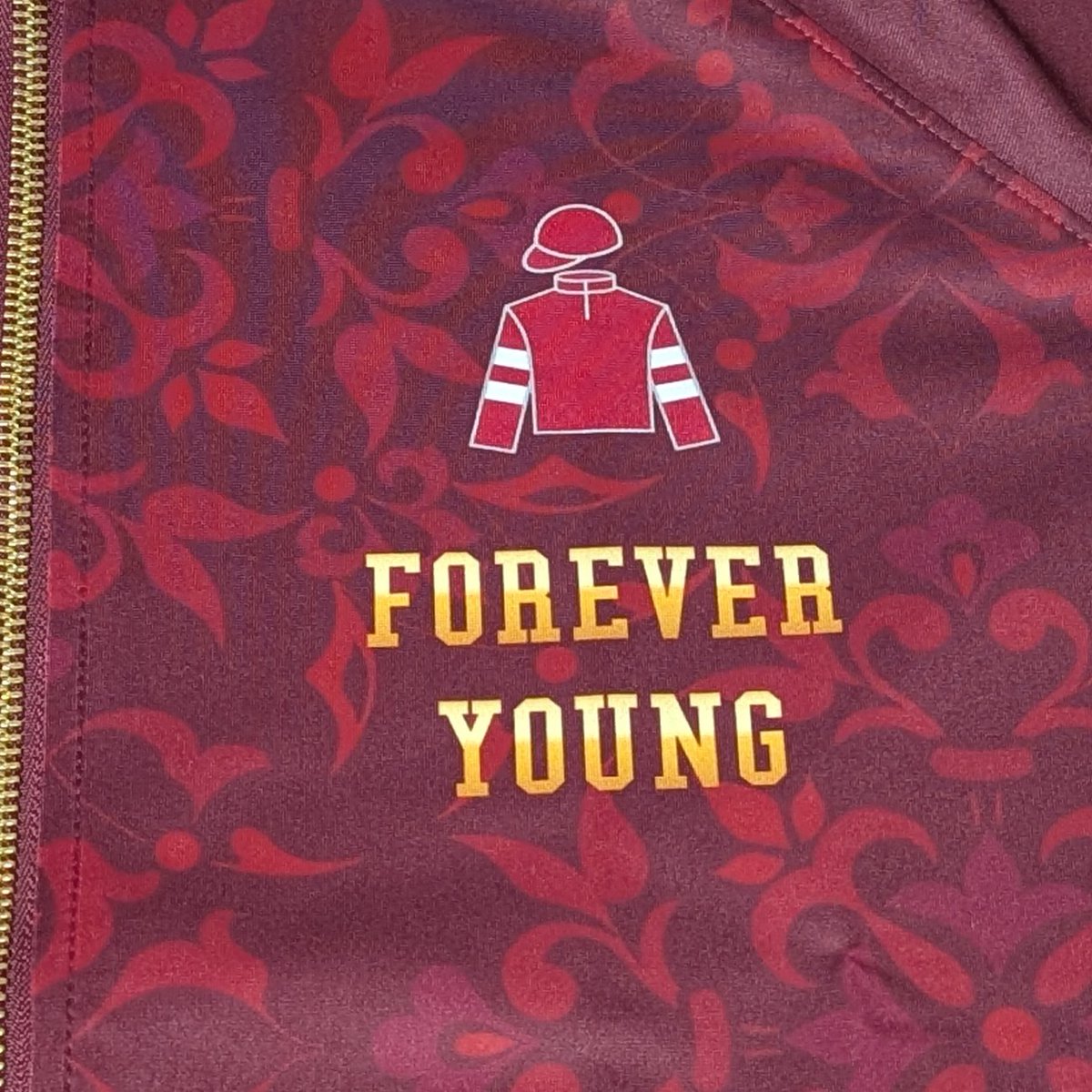 坂井瑠星騎手デザイン考案、フォーエバーヤングの新ジャージをいただき