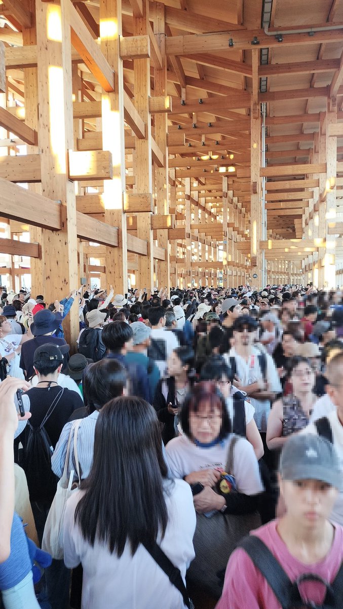 なんか外で最後のイベントあちこちでやってるからか、インドパビリオン予約も並びもせんとすぐに入れた😎
相変わらず外は人多い…
てか昼より人増えてるし💦