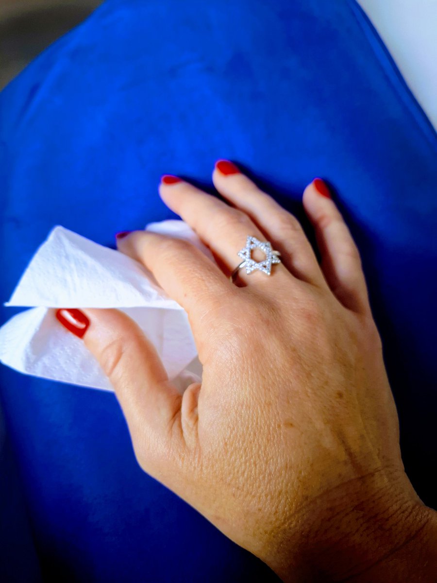 MelanieLacide's tweet image. Tears keep rolling and rolling.
Tears of joy for the hostages who returned,tears of sadness for the ones who passed and tears of exhaustion after two years of war and rampant antisemitism.
#hostages #hostagesreturn #HostagesRelease