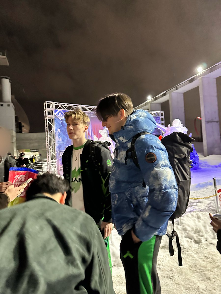 xiinya_jp's tweet image. 前回の札幌ALGSで唯一、大会後
選手たち自ら外に出て吹雪の中🌨️
ファンサを行ったチームがありました。
「みんなに会える機会は多くはないから会いに行きたい」そう言っていました。
なんとそのチームがまた札幌に来るそうです🥺
本人たちもまた日本のファンに会えることを楽しみにしています🙏…