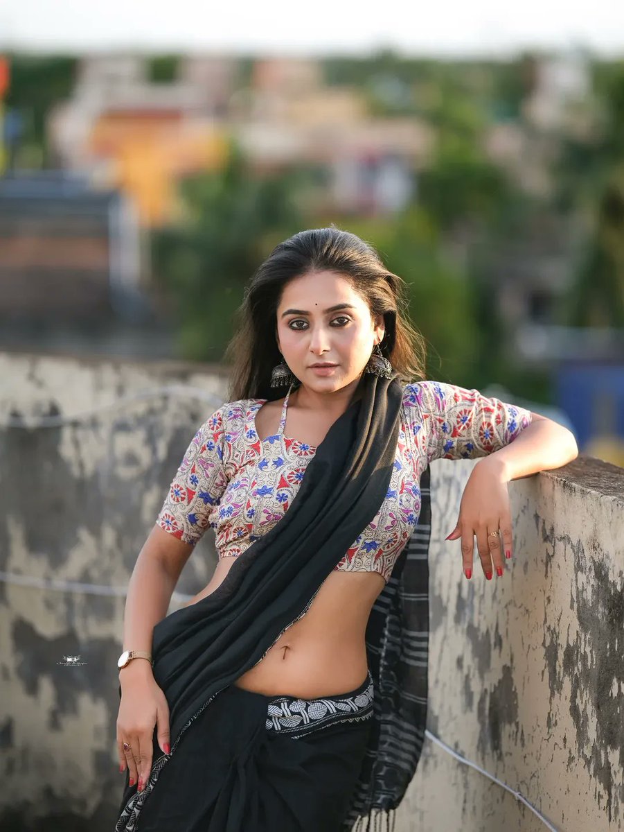 indian_beautee's tweet image. Wowwwww 😍 💥
What a curvy beauty 🩶🩶🩶

Priyanka 😘 ✨ 👑 

#PriyankaBanerjee
#navel
#sareeseduction 
#SareeHot