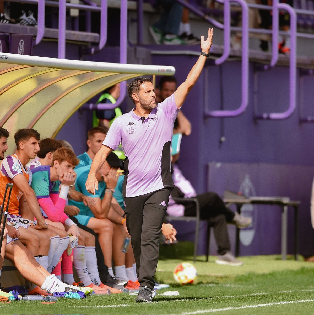 ¡Buenos días! Que levanten la mano los que hayan dormido genial 🙋🏻💜