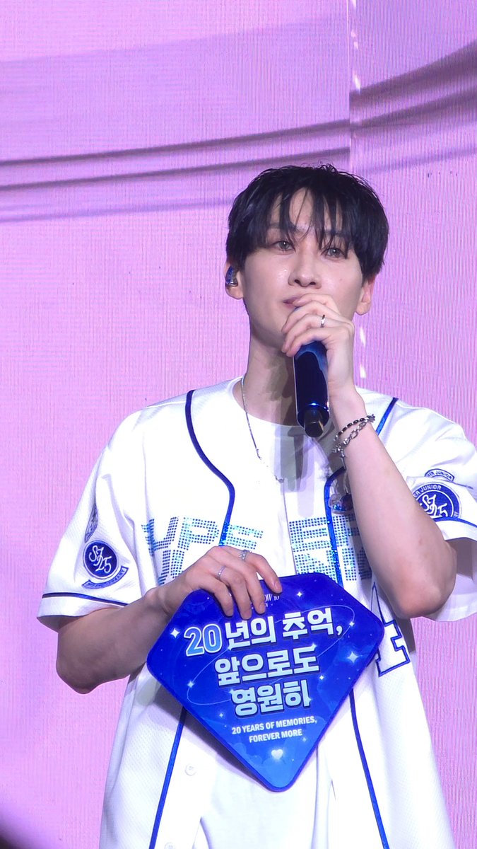 kiyeokiyeo's tweet photo. @SJofficial It's already been a month since Super Show 10 Jakarta🥺
#슈퍼주니어 #SJ #SUJU #20th_Anniversary_TOUR #SUPERSHOW #SUPERSHOW10 #SS10inJKT #SUPERSHOW10_in_JAKARTA #SS10 #SS10inJakarta #SuperShow10inJakarta #Leeteuk #Heechul #Yesung #Shindong #Eunhyuk #Donghae #Ryeowook #Kyuhyun https://t.co/81fUJrxntR