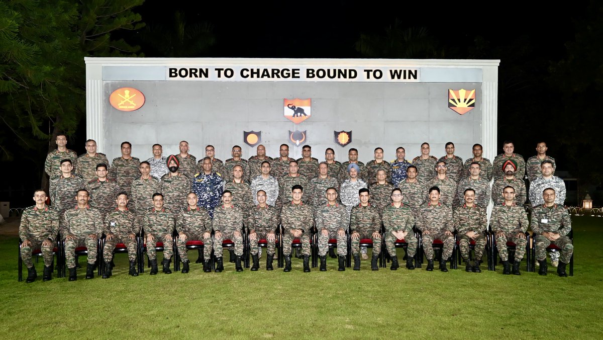 GajrajCorps_IA's tweet photo. *Bridging Leadership & Strategy | #HigherCommandCourse - 54 Visit*
Officers undergoing the prestigious Higher Command Course visited Tezpur and Misamari. They were briefed on operational & logistics nuances of #GajrajCorps. Lt Gen Gambhir Singh, AVSM, YSM, GOC, Gajraj Corps, addressed officers on the prevailing operational security scenario & emerging future contours. The session concluded after an engaging, interactive professional discussion.
प्रतिष्ठित हायर कमांड कोर्स कर रहे अधिकारी तेजपुर और मिसामारी गए। वहाँ उन्हें गजराज कोर की ऑपरेशनल और लॉजिस्टिक जानकारी दी गई।
लेफ्टिनेंट जनरल गम्भीर सिंह, एवीएसएम, वाईएसएम, जीओसी, गजराज कोर ने अधिकारियों को मौजूदा सुरक्षा स्थिति और आने वाले समय की चुनौतियों के बारे में बताया। सत्र का अंत एक रोचक और संवादात्मक प्रोफेशनल चर्चा के साथ हुआ।
#MilitaryStrategy
#IndianArmy
@adgpi
@easterncomd
@HQ_IDS_India
@DefenceMinIndia
@SpokespersonMoD