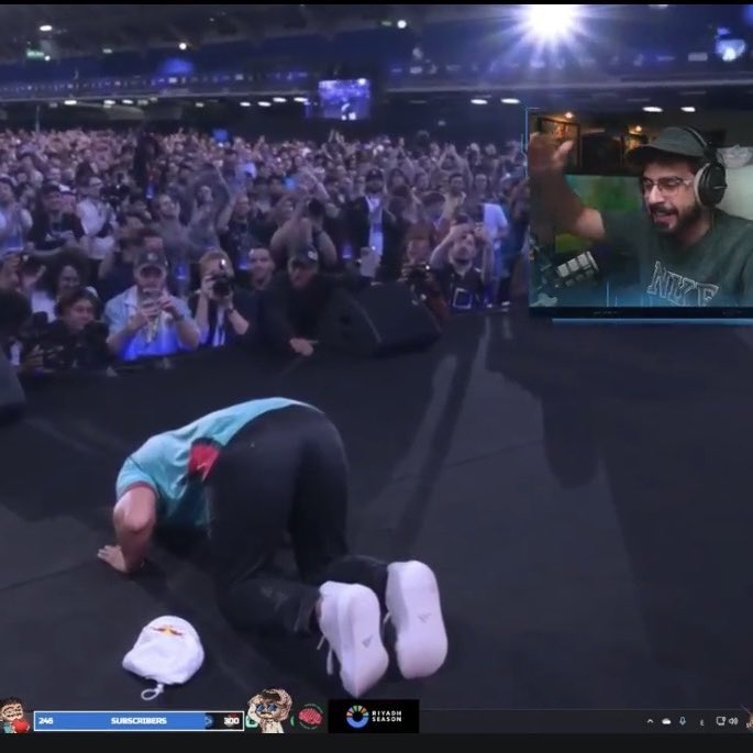 سجود بعد ما دكدك الاجانب من وسط فرنسا
باكستان شيل مكيف كيف مافي شيل بطوله خربوطه هذا 🇵🇰🐐