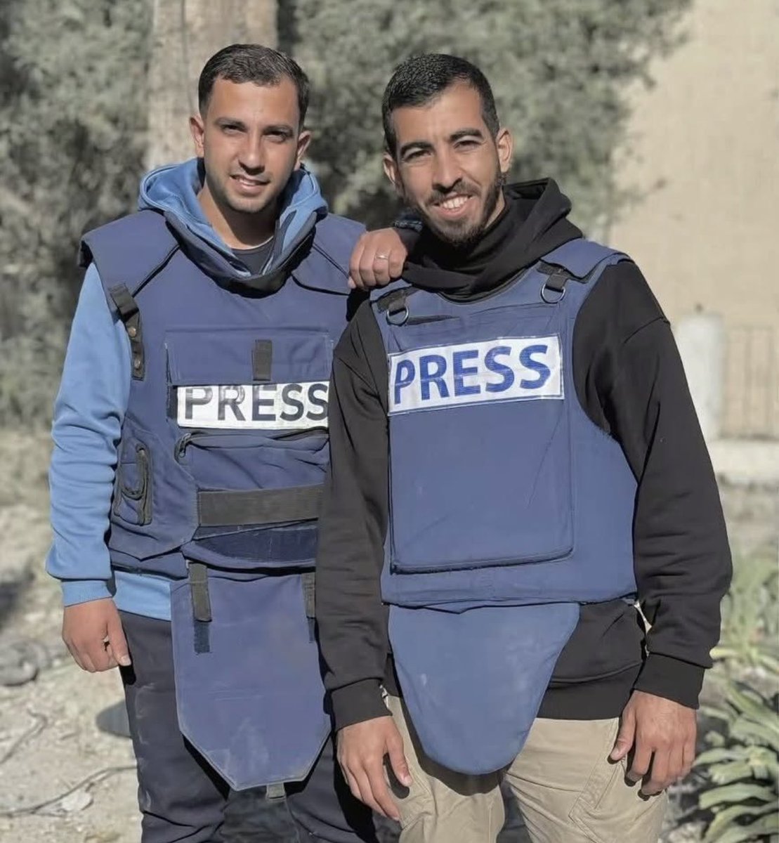 Siz Şehitsiniz, biz şâhidiz! 

İki güzel adam geçti şu fani dünyadan.🇵🇸😢😔👆