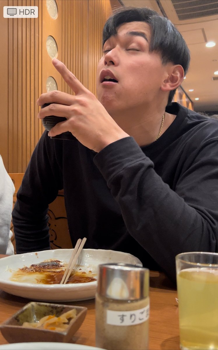 A1211K's tweet photo. @lions_official 僕のお気に入りはこれです！
普通にご飯食べに行っただけやのに、勝手に死ぬほど頼んで吐きそうになってる写真です！ https://t.co/JCwzlPYitz
