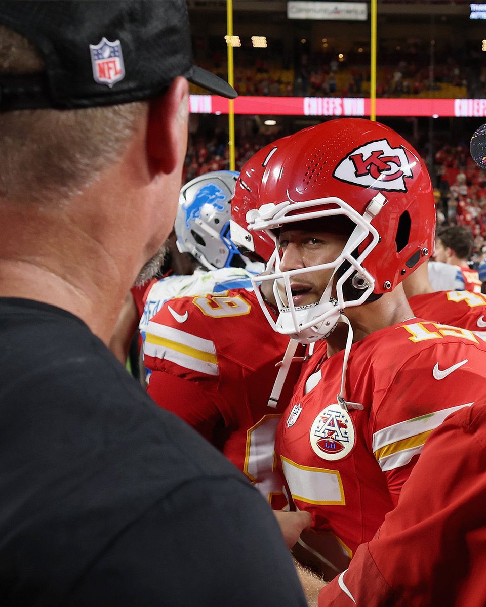 El Capologist Podcast (@elcapologist) on Twitter photo 🤪🏈 ¡Estos Kansas City Chiefs están muy vivos!
¿Tienes alguna pregunta para <a href="/rafacervera22/">rafacervera</a>, <a href="/TomasiSantiago/">Santiago Tomasi</a>, <a href="/adrian_cobo/">Adrián Cobo</a> y <a href="/Paco_Virues/">Paco Virués</a>?
Déjanosla en este tweet y las responderemos todas en el programa de esta noche 🤪🏈 ¡Estos Kansas City Chiefs están muy vivos!
¿Tienes alguna pregunta para <a href="/rafacervera22/">rafacervera</a>, <a href="/TomasiSantiago/">Santiago Tomasi</a>, <a href="/adrian_cobo/">Adrián Cobo</a> y <a href="/Paco_Virues/">Paco Virués</a>?
Déjanosla en este tweet y las responderemos todas en el programa de esta noche