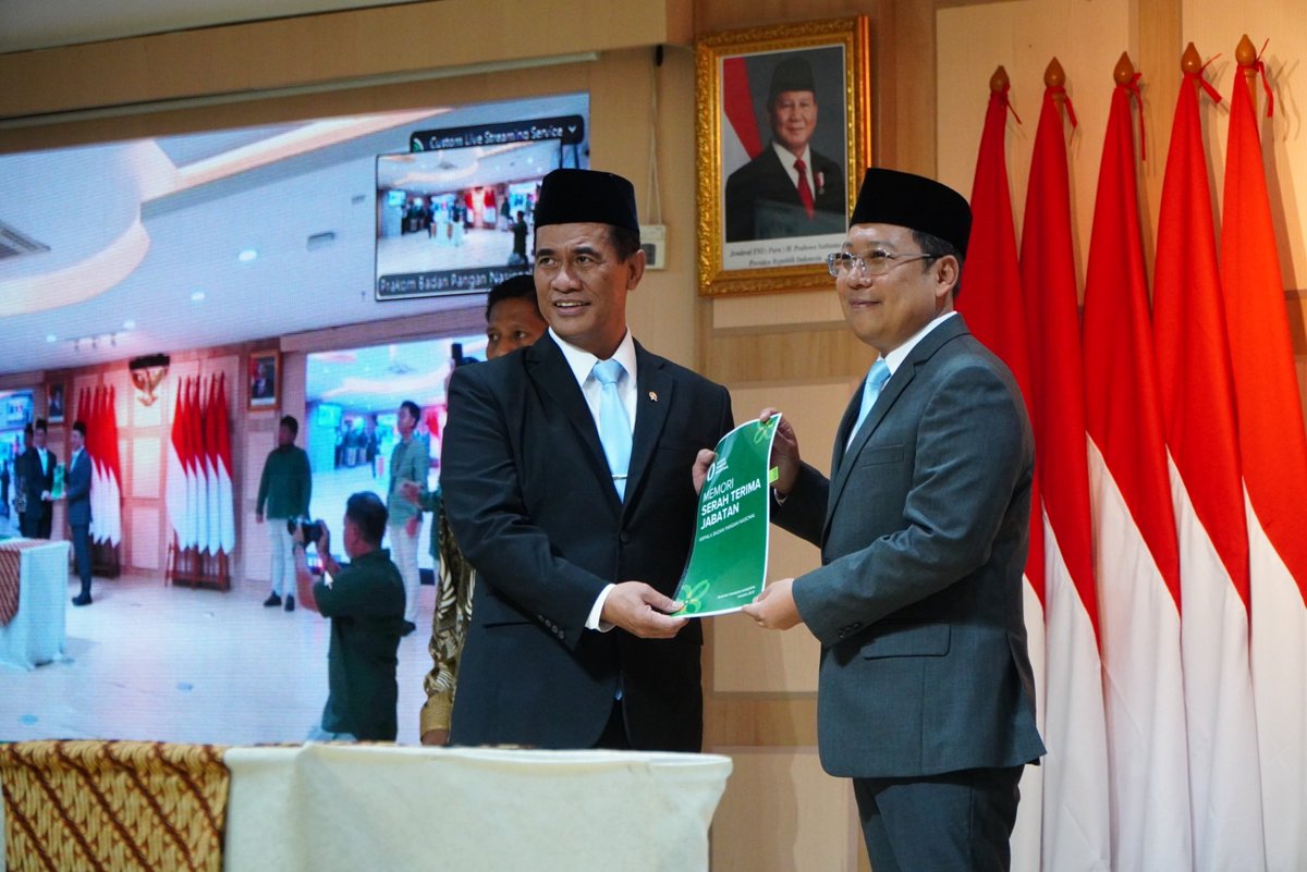 Serah terima jabatan Kepala Badan Pangan Nasional dari Bapak Arief Prasetyo Adi kepada Bapak Andi Amran Sulaiman, Senin (13/10/25).

#Sertijab