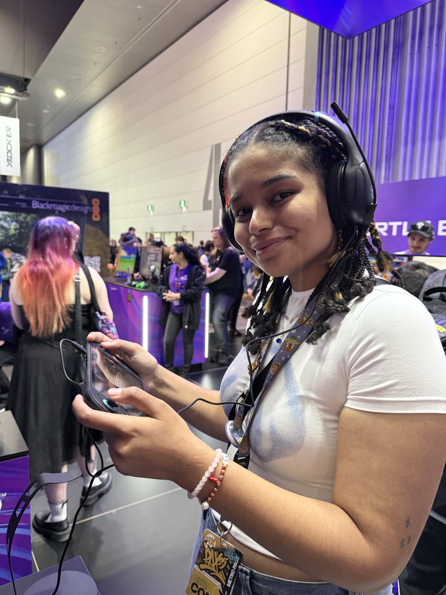 lavabun_'s tweet image. during @PAXAus weekend, @TurtleBeach kindly invited me to check out their booth and to also try out the game rock band with @AMChoonTweets ! their gear is so cool and i realised i have bad eye and hand coordination LMAO

thanks for having me 💜 #turtlebeachPAXAUS