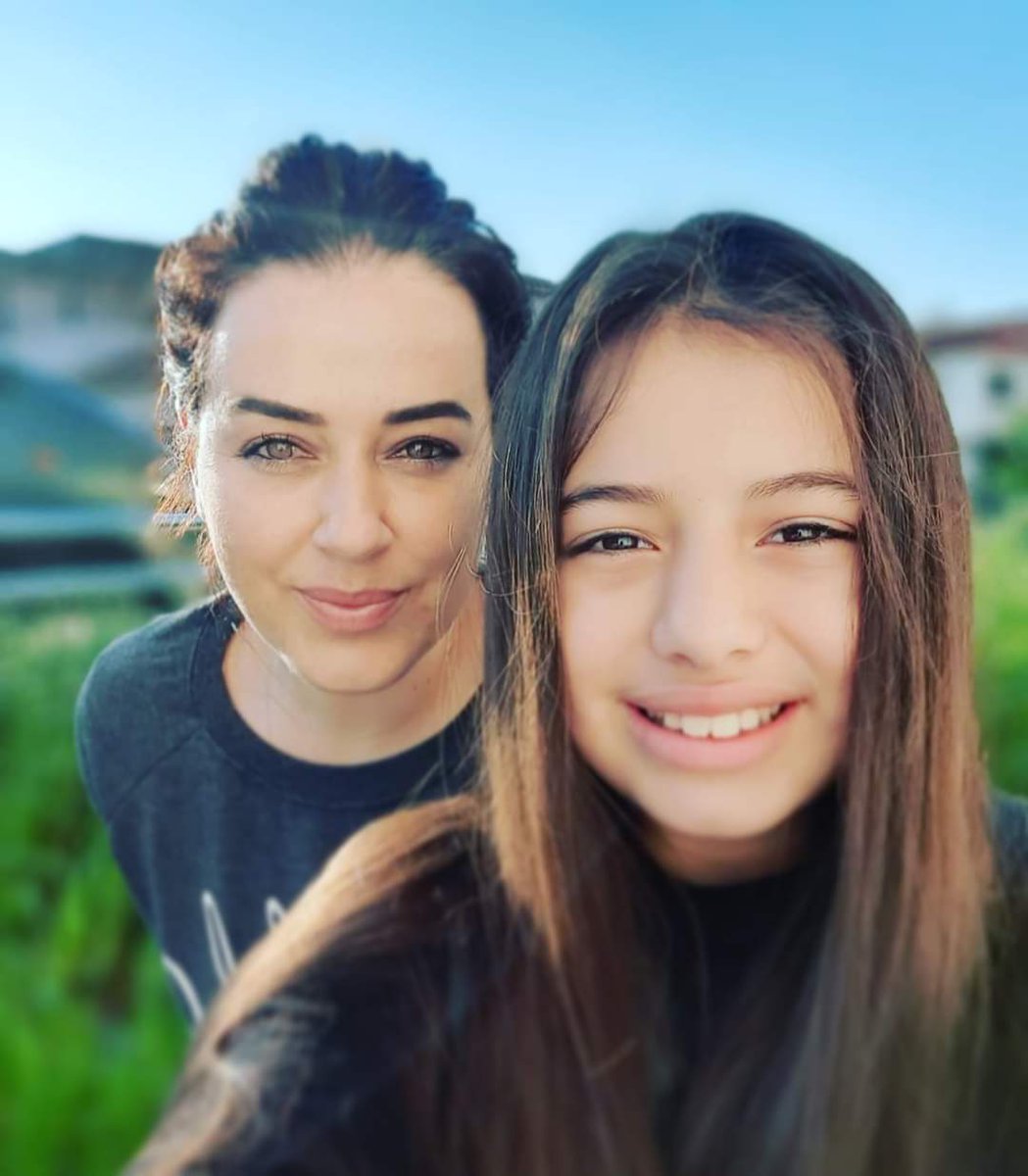 SenemKarakaya03's tweet photo. Adalet arayan her hikayede, senin ışığın hala eksik kalanı tamamlıyor.
Güçlü duruşun ve sarsılmaz adalet inancınla, herkese ilham veren bir anne, bir kadın oldun.

Bu gün gökyüzü seni sararken, Selin’imizin ışığı hep yolun olsun. ✨

İyi ki doğdun Selin’imin güzeller güzeli annesi! Adaleti her zaman, her yerde birlikte savunacağız; son nefesimize kadar! Söz.
#SelinKarakaya 🌼🤍
#isiasolasıkast #isiasortakdavamız