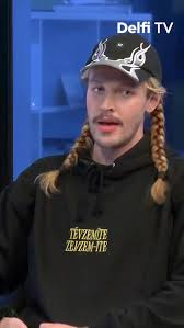 Un šitos nožēlojamos ērmus - tagad intervē un pasniedz kā vieduma  paudējus un  viedokļu līderus. 🤔
 Mūsu  pavisam prasto un viekāršo veču kolektīvā , kur katram tā vecmodīgi - ir pa 2 līdz 6!!! bērniem ģimenēs.... kur 90% čaļu ir cieti RPI inženieru  un  LVU eksaktie diplomi.