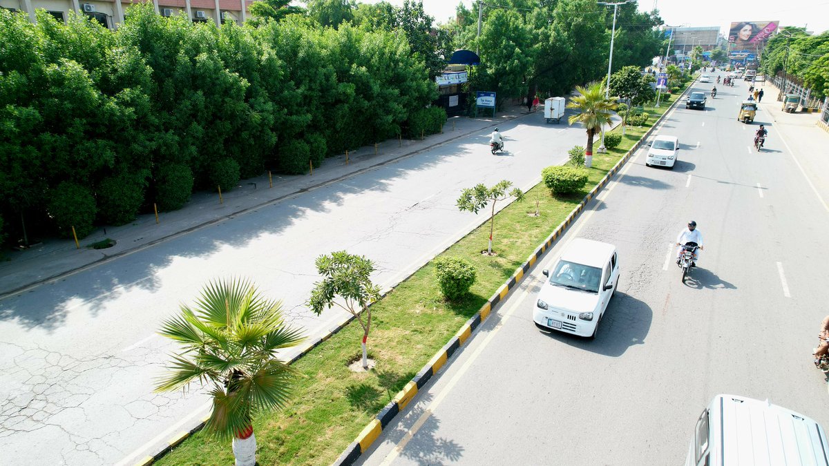 Phafsd's tweet photo. Beautiful view of well Maintained center median infront Allied Hospital.
@MaryamNSharif @GovtofPunjabPK https://t.co/i8Lm5FGnN4