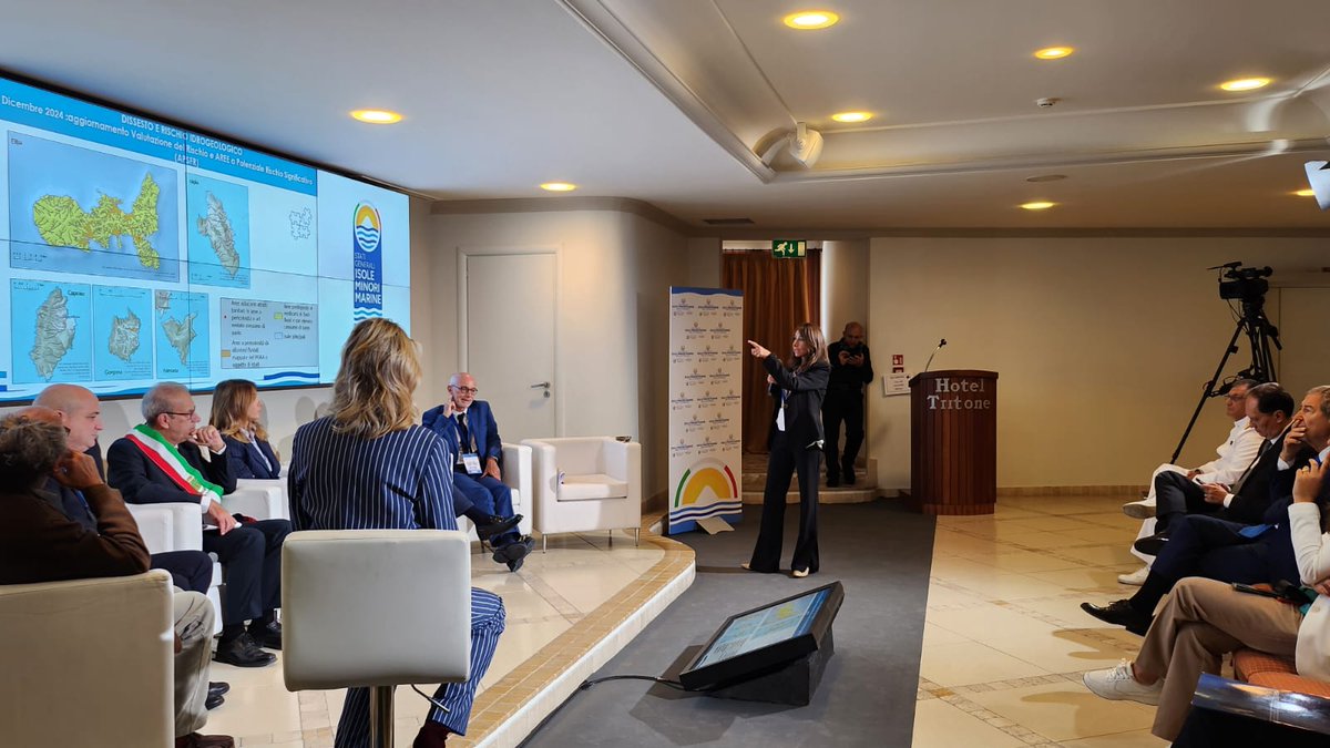 #isoleminori 📍Agli Stati Generali delle isole minori a Lipari il la partecipazione di Gaia Checcucci, Segretario dell’Autorità di Bacino dell’Appennino Settentrionale, nella sezione tematica “Terre belle ma fragili”