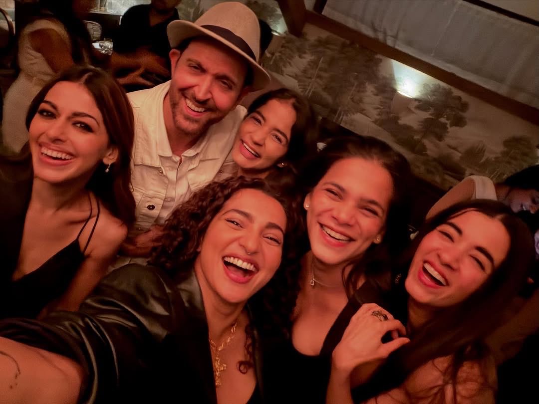 iHrithik's tweet image. To new beginnings & an incredible journey ahead with the brilliant #AjitpalSingh & the exceptionally talented cast of Storm.
Fun evening with the @PrimeVideoIN team Nikhil Madhok, Sahira Nair. This was a lovely exercise in team building, indeed. @HRXFilms