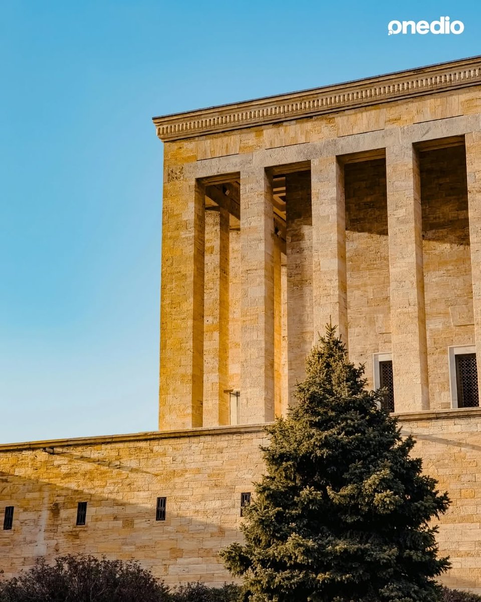 Ankara’lı olmanın en güzel tarafı Atam’a yakın olmak, seviyoruz be şehrimizi🥰

#AnkaranınBaşkentOluşu kutlu olsun❤️