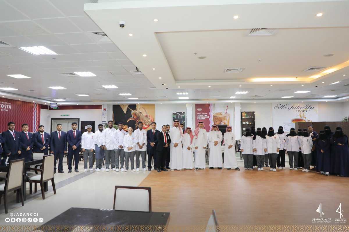 في إطار تعزيز التعاون المشترك ودعم تطوير الكفاءات الوطنية في قطاع السياحة والضيافة، نفّذت #غرفة_جازان زيارة إلى المعهد العالي للسياحة والضيافة بجازان، بمشاركة الأمين العام د. ماجد الجوهري وعدد من منسوبي الغرفة، وكان في استقبالهم مدير المعهد الأستاذ علي جابر، حيث تم خلال الزيارة