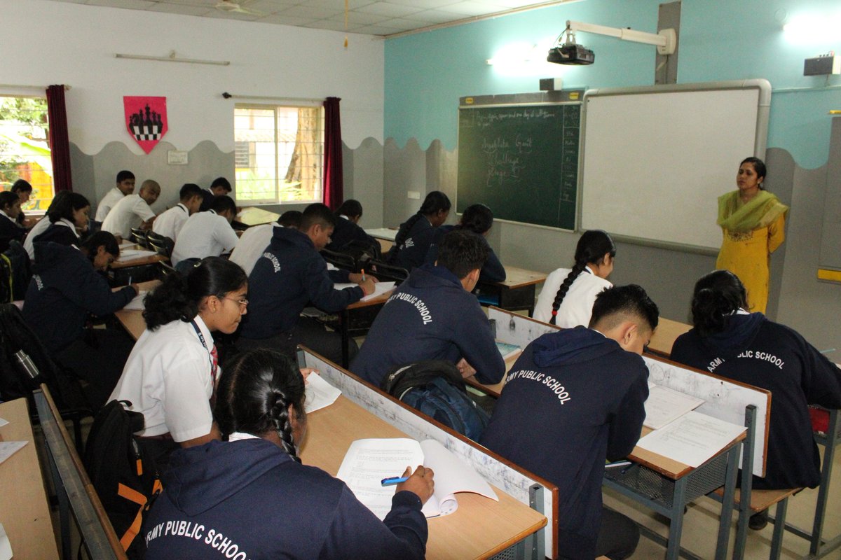 apsprtcbangalor's tweet image. Unleashing young minds! 🌟 Army Public School, PRTC Bangalore proudly hosts the Aryabhat Gaint Challenge, inspiring curiosity, innovation, and problem-solving skills among our students. #AryabhatChallenge
 #apsprtc 
#FutureInnovators