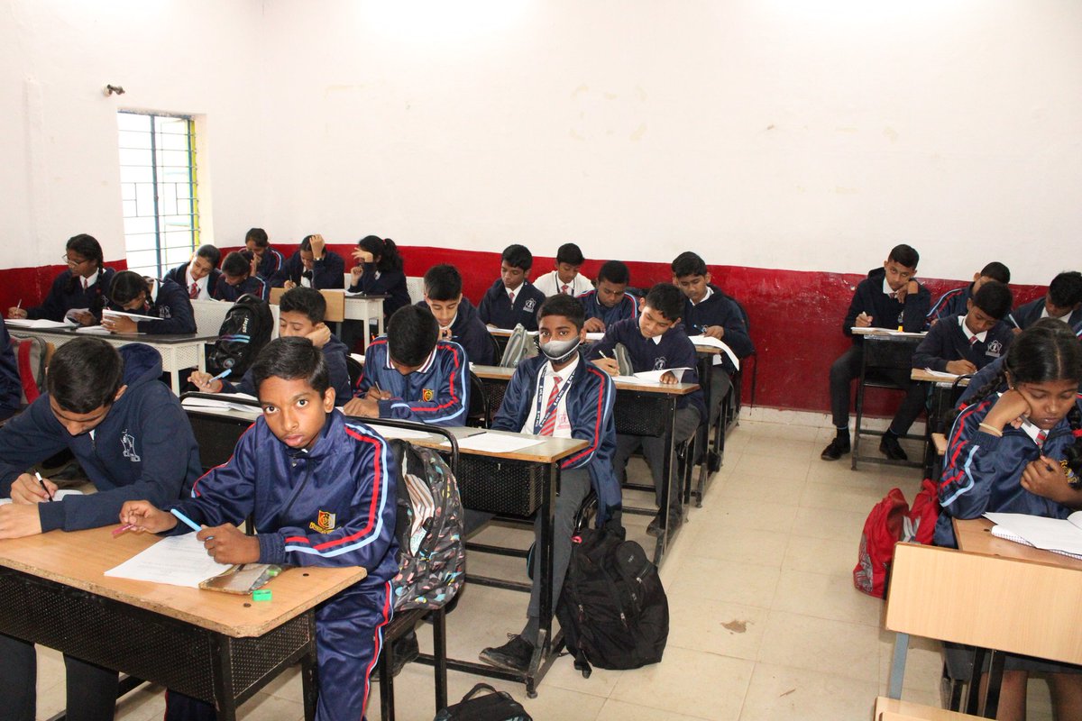 apsprtcbangalor's tweet image. Unleashing young minds! 🌟 Army Public School, PRTC Bangalore proudly hosts the Aryabhat Gaint Challenge, inspiring curiosity, innovation, and problem-solving skills among our students. #AryabhatChallenge
 #apsprtc 
#FutureInnovators