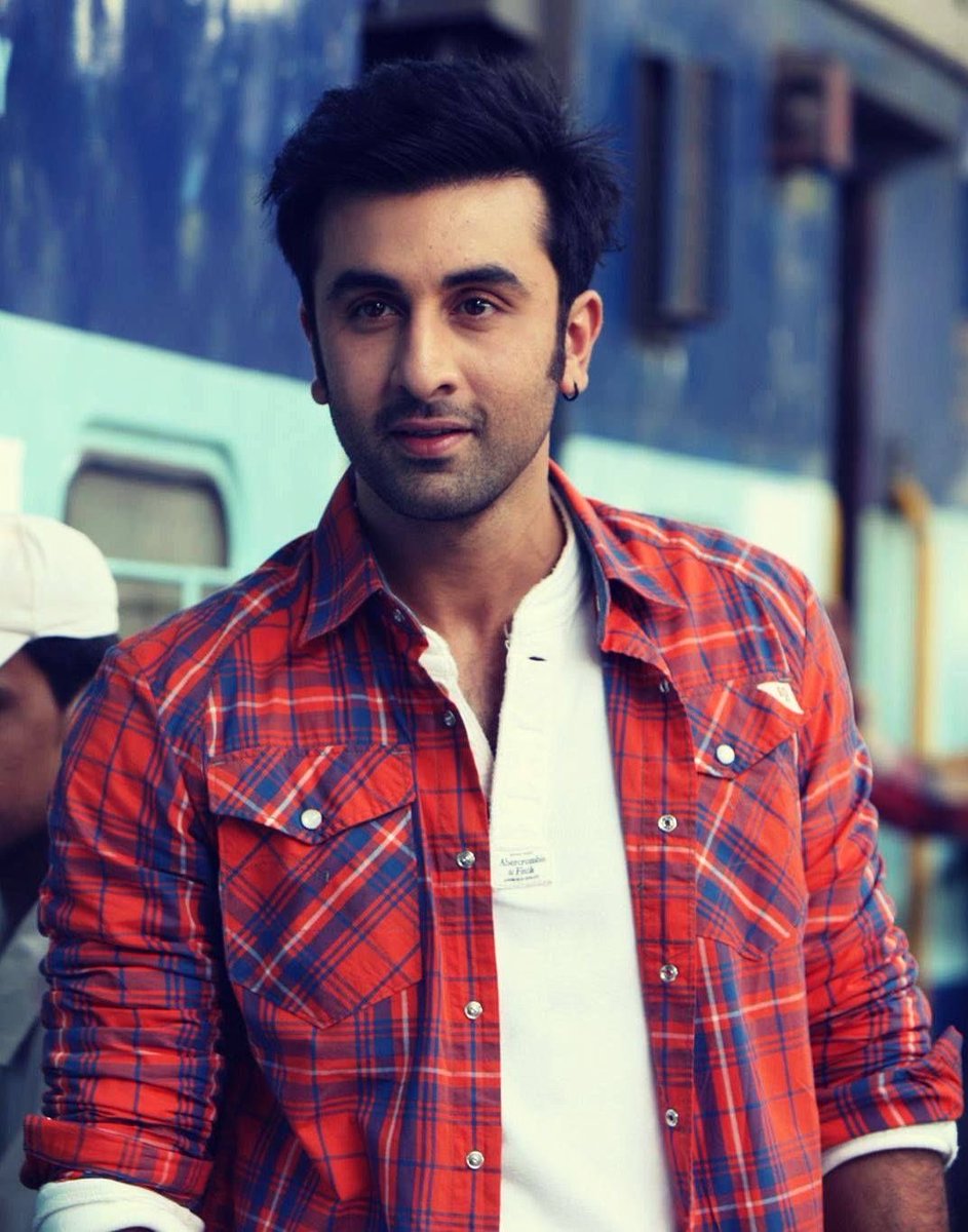 wakeupsahil_'s tweet image. Ranbir Kapoor vs Ranveer Singh