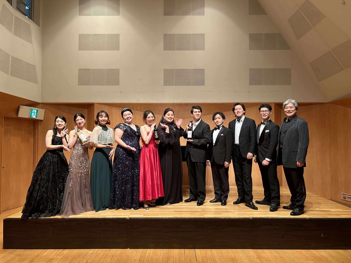 おとといですが
「コンセール・ド・コテツ」
終演いたしました🌹

素晴らしい歌い手の皆様と共に
全20曲 弾かせていただきました🔥

幸せなひとときでした😌