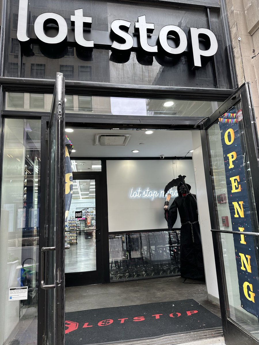 MLeeNYCx's tweet photo. Checked out newly opened #LotStop #NohoLotStop. Seeing they sell Evil #gluetraps I won’t be returning for anything. As with #HomeDepot I don’t support places that encourage animal cruelty‼️
#BoycottCruelty
#EndCruelty https://t.co/yEZe3D7DT7
