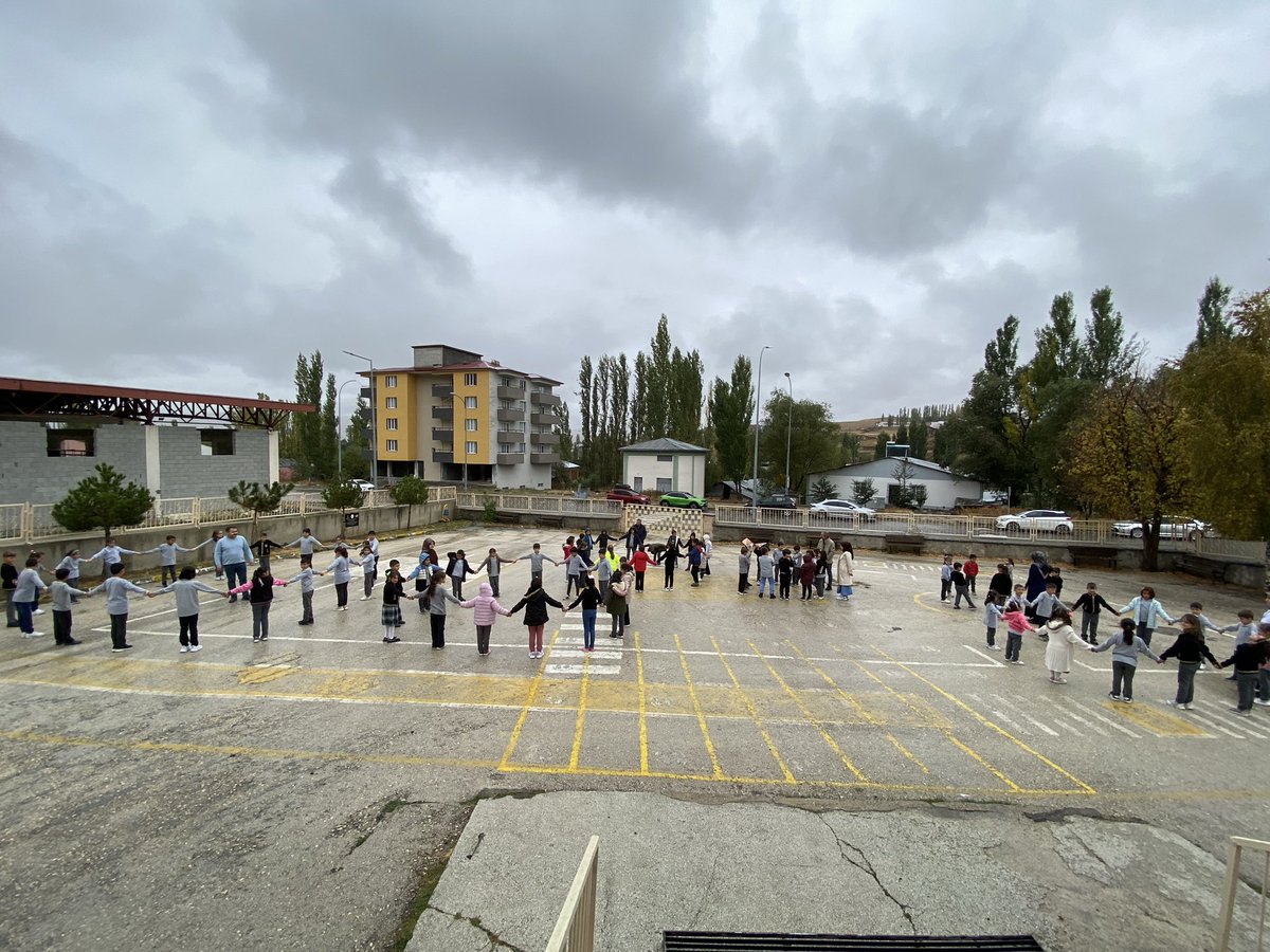 summani_k's tweet photo. “13 Ekim Uluslararası Afet Risklerinin Azaltılması Günü” kapsamında okulumuzda eğitimler verilerek tahliye tatbikatları gerçekleştirildi.  @ekicis20  @narmankaymakam  
@Erzurum_Mem 
@MemNarman https://t.co/mqtvuvHIBD
