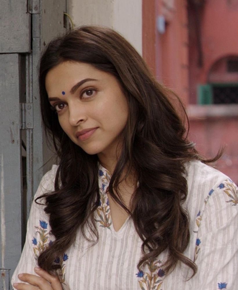 wakeupsahil_'s tweet image. Deepika Padukone vs Alia Bhatt