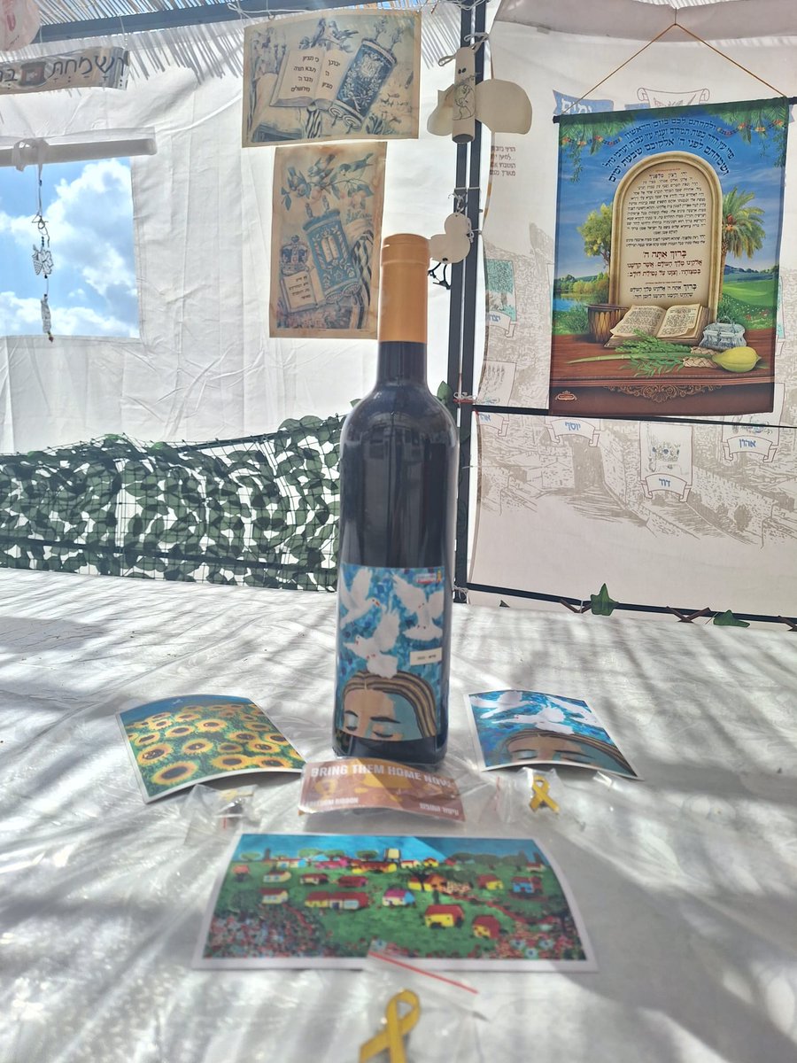 ExpatTyke's tweet photo. I saved this bottle of wine for when all the #hostages came home. How fitting it is for tonight, #SheminiAtzeret #SimchatTorah, to raise a glass #Lechaim with my children and grandchildren.
#AmYisraelChai
The people of #Israel live

#ChagSameach https://t.co/O82uLkq53t