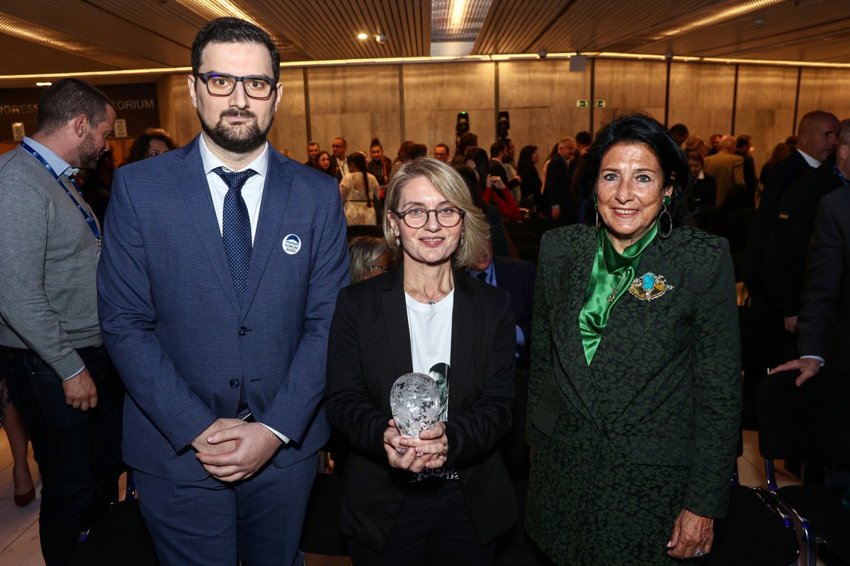 Mzia Amaglobeli and the Georgian Resistance Movement were awarded the Forum 2000 International Award for Courage and Responsibility.
forum2000.cz/en/news/mzia-a…