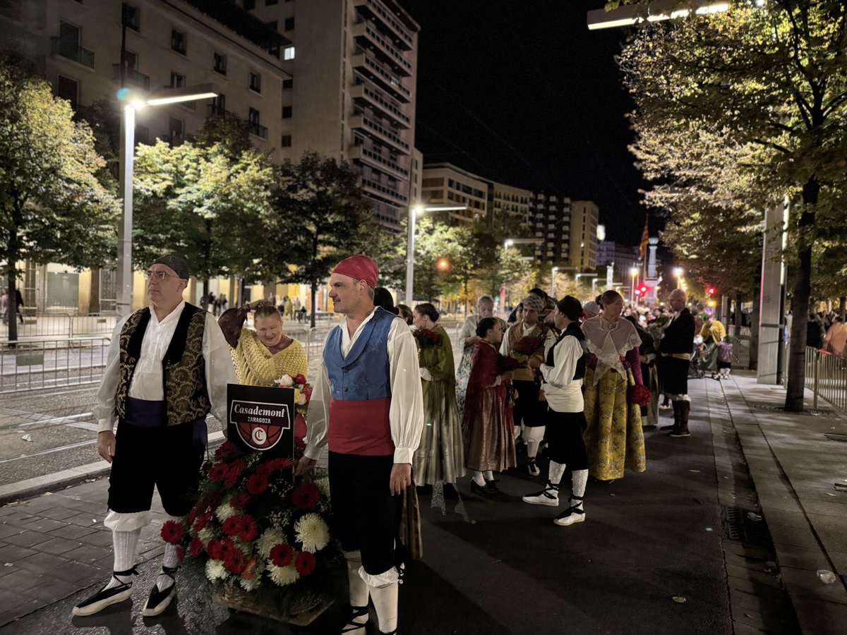 📸 Imágenes para el recuerdo

Primer grupo de ofrenda a la Virgen del Pilar de Basket Zaragoza. ¡Gracias a todos por vivir este momento especial con nosotros! ❤️🦁