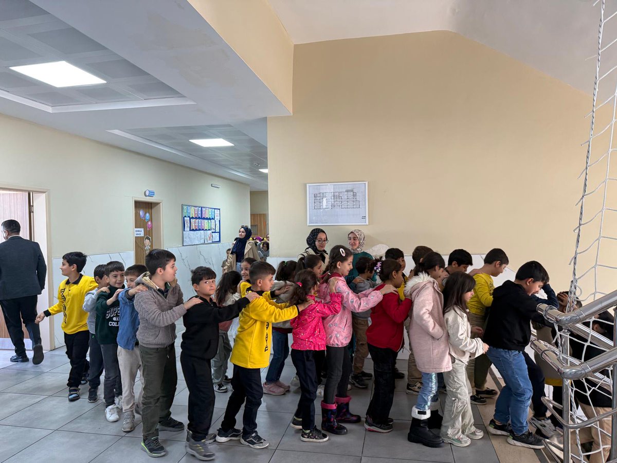 📢 Afetler ve Dayanıklılık Ayı Tatbikatı

📍Prof. Dr. Aziz Sancar İlkokulu 

📌 Afetler ve Dayanıklılık Ayı kapsamında, Prof. Dr. Aziz Sancar İlkokulunda öğrencilerin afet bilinci ve hazırlık düzeylerini artırmak amacıyla deprem tatbikatı gerçekleştirildi. 🏫

📌 Tatbikata İlçe
