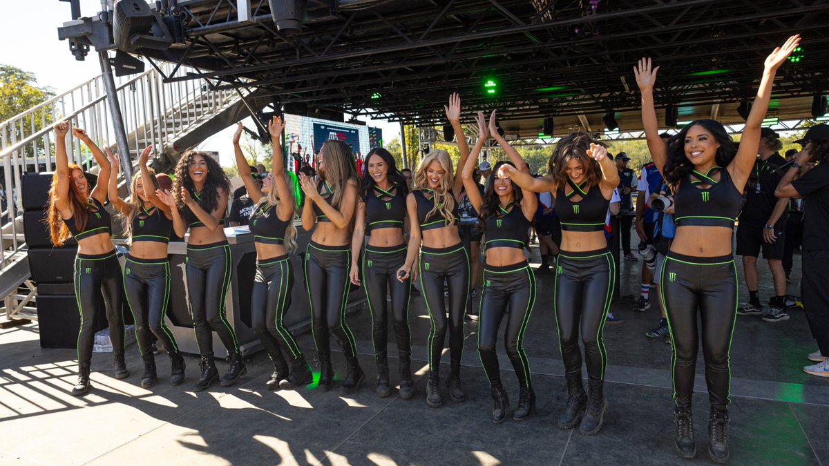 Maandag ochtend is beter met een #MonsterGirlMonday 😜 

#MonsterEnergy #Monster #MonsterGirls