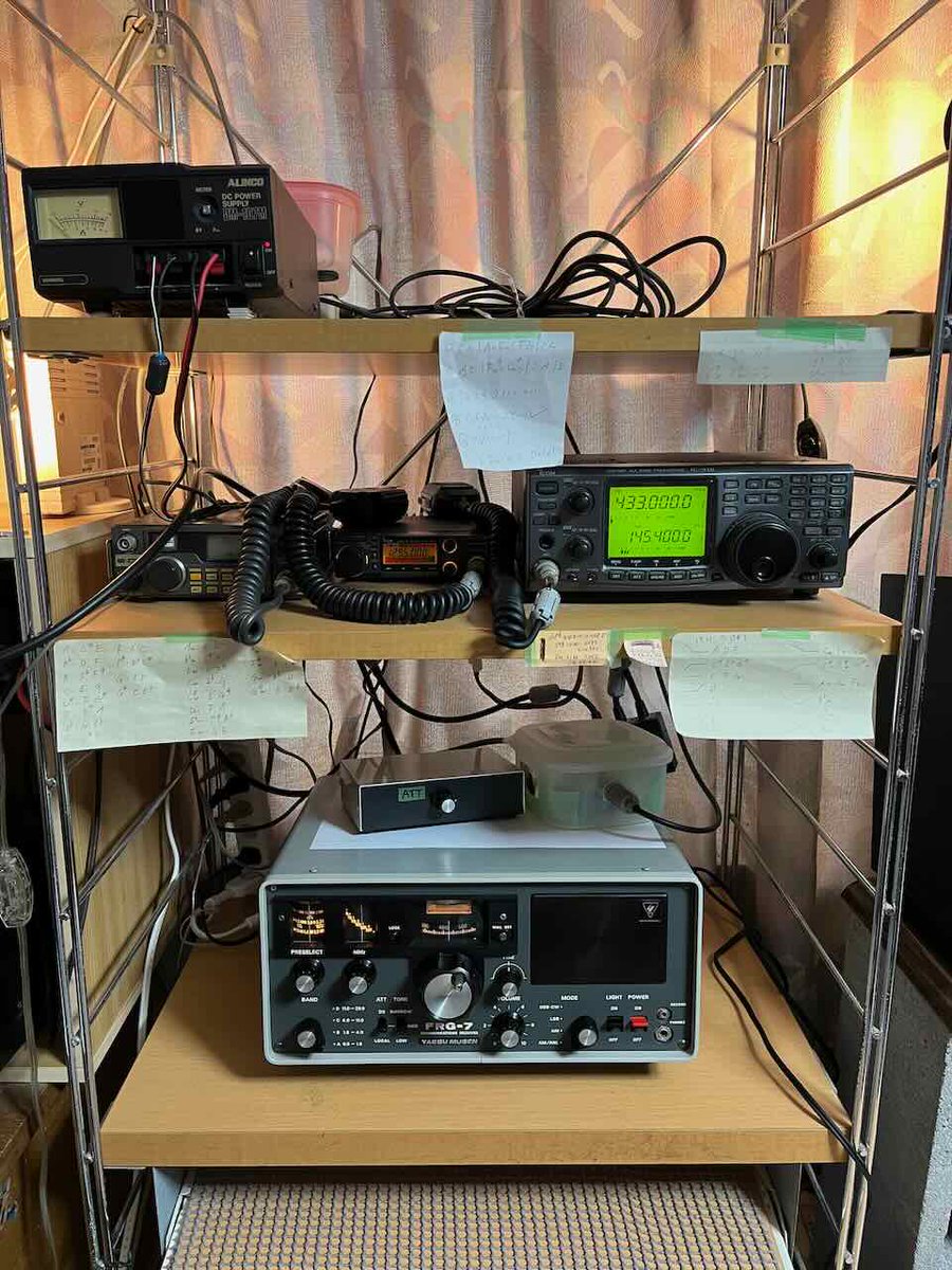lc575able's tweet image. 本日は地元のアマチュア無線コンテストに参加しました。天気が良ければ移動運用するのですが、雨だったのでシャックでやりました。

アンテナはベランダの釣竿ロングワイヤー、リグはIC-7410、出力は50Wほどです。主に7MHz/CW/SSBです。V/Uでご近所さんとラグチューして終了しました。