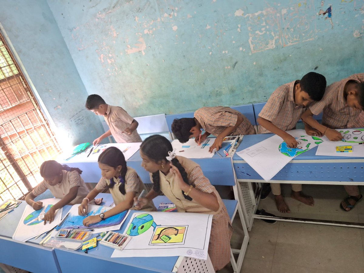 rochennai_cwc's tweet image. 🎨 Vigilance Awareness Week 2025 | Drawing Competition by RO Chennai, CWC
The Regional Office, Chennai – Central Warehousing Corporation (CWC) organized a Drawing Competition in schools as part of the Vigilance Awareness Week 2025 celebrations.
#VigilanceAwarenessWeek2025 #CWC