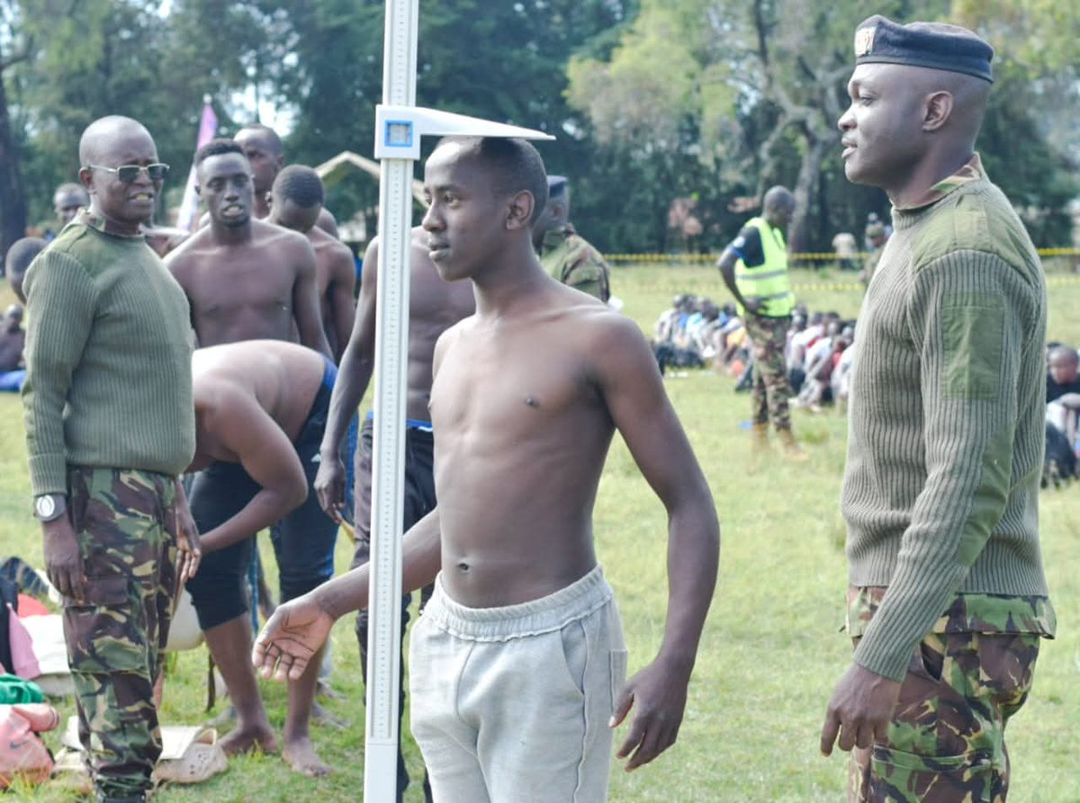KDF recruitment operation underway at Chewoyet High School grounds, Kapenguria, hundreds of aspiring soldiers reporting for duty. 🪖