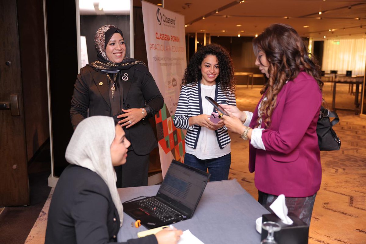 ClasseraME's tweet image. 🎯 يحدث الآن من القاهرة! 🇪🇬

كلاسيرا تطلق ملتقاها المميز &quot;توظيف الذكاء الاصطناعي في التعليم&quot; بمشاركة نخبة من قادة التعليم وخبراء التقنية 🎓💡

يُقام هذا الملتقى لعرض أبرز الابتكارات في التحول الرقمي والتعليم الذكي، واستكشاف دور الذكاء الاصطناعي في بناء مستقبل التعليم وتطوير تجارب…