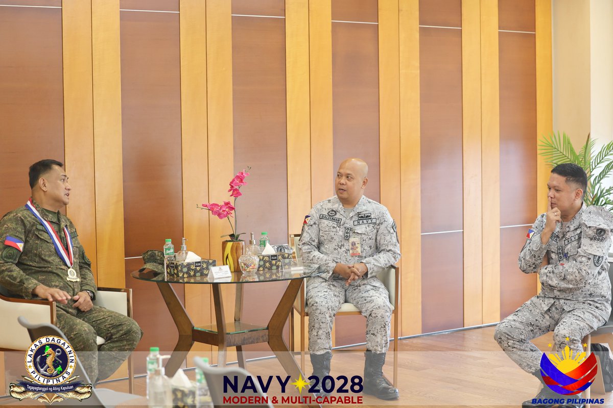 PhilFleet's tweet image. Fleet hosts visiting AFPCGSC Class 76
See full report here: 
facebook.com/share/p/1H998X…
#PhilFleetVanguardofOurSeas
#ModernandMultiCapablePHNavy
#OneAFPOnePhilippines
#StrongAFPStrongPhilippines
#AFPyoucanTRUST
#SundaloSalamatSaSerbisyo