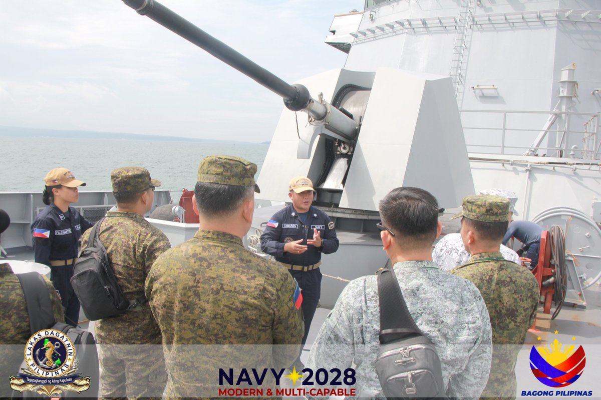 PhilFleet's tweet image. Fleet hosts visiting AFPCGSC Class 76
See full report here: 
facebook.com/share/p/1H998X…
#PhilFleetVanguardofOurSeas
#ModernandMultiCapablePHNavy
#OneAFPOnePhilippines
#StrongAFPStrongPhilippines
#AFPyoucanTRUST
#SundaloSalamatSaSerbisyo