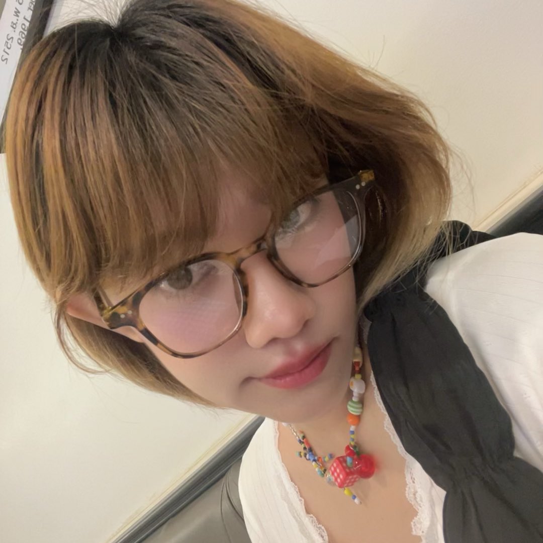 Zephyr19988's tweet image. น้องแว่นมาแล้วจ้า….

 #SIXCODESelcaDay