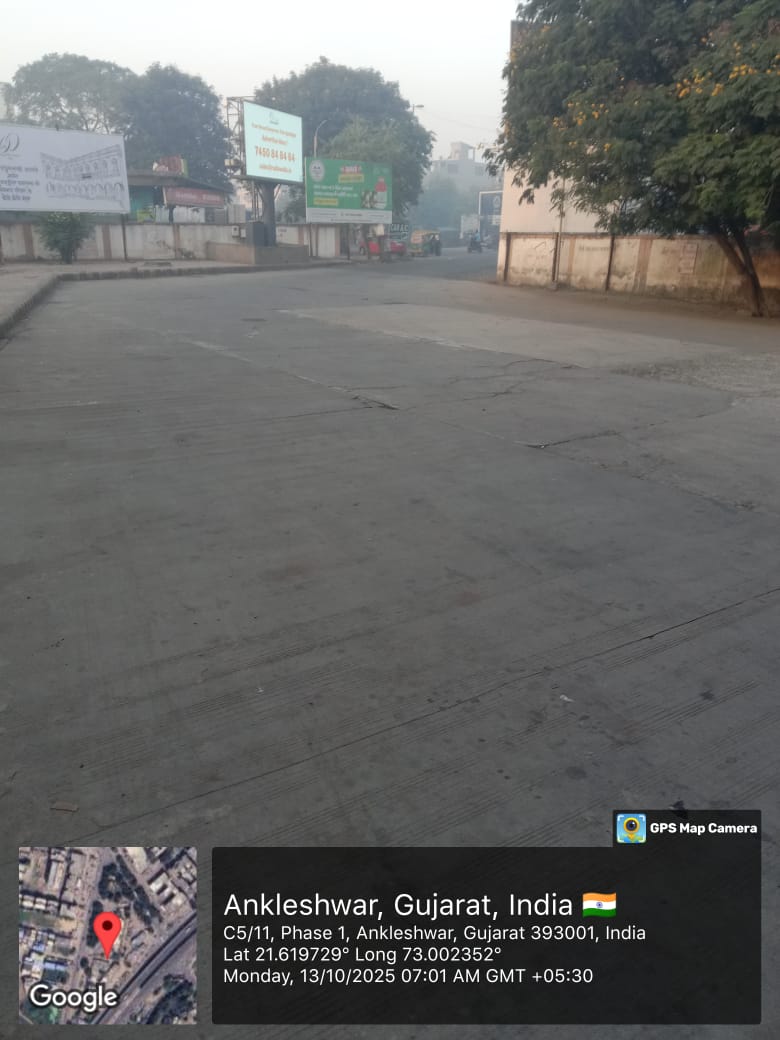 dmankleshwar's tweet photo. આજ રોજ "સ્વચ્છતા હી સેવા 2025" અંતર્ગત અંકલેશ્વર જીઆઇડીસી બસ સ્ટેશન ખાતે પાર્કિંગ એરીયા,પ્લેટફોર્મ એરીયા તથા જાહેર શૌચાલય ની સફાઈ કરવામાં આવી.#SHS2025
#Swachhotsav https://t.co/6eWPypDKVd