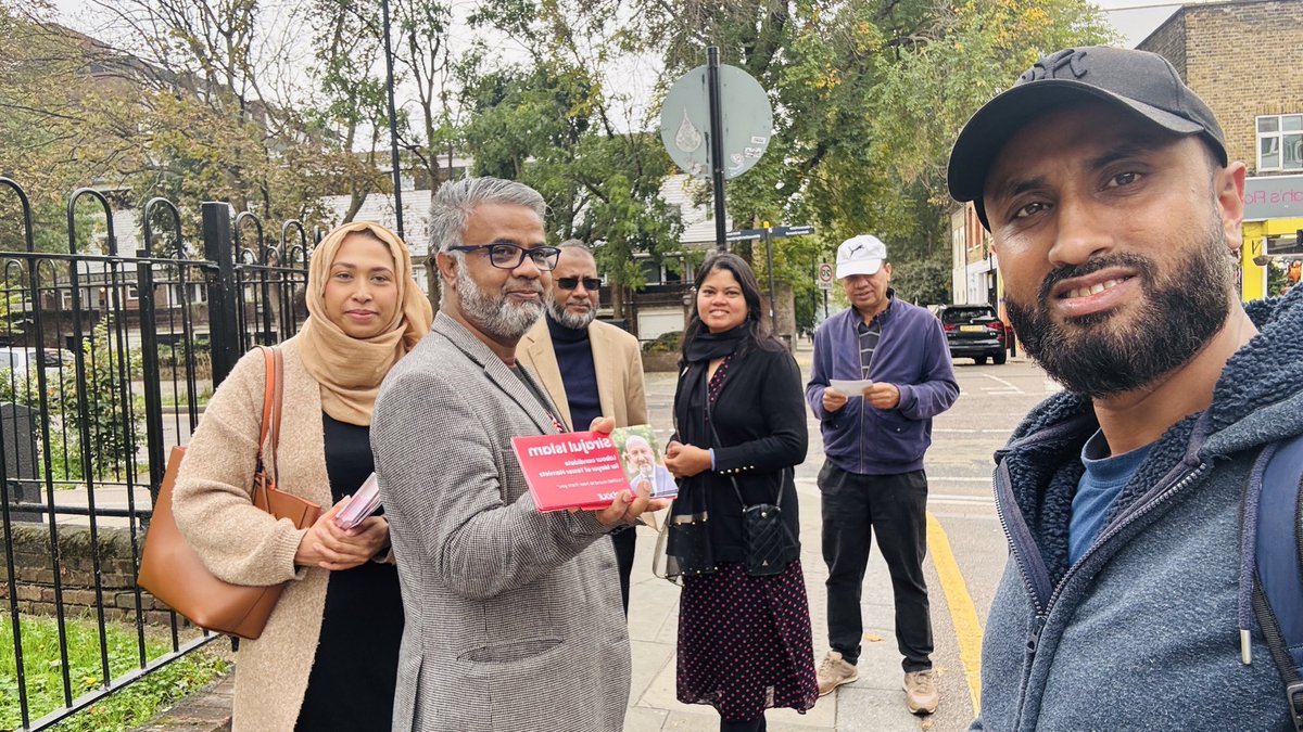 MdDilwarhossan's tweet image. Out on the doors in 🌹 WEAVERS ward 🌹 supporting Cllr Sirajul Islam, Labour’s mayoral candidate for the Tower Hamlets Council Election 2026. Let’s keep building a fairer, stronger community together! 💪🏽 #Labour #WeaversWard #SirajulIslam #TowerHamlets2026 #THlabourgroup #Labour