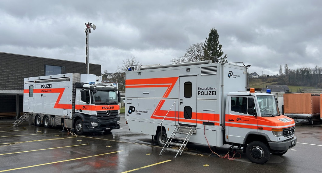 AVSGroupAG's tweet image. We create clever permanent, temporary or mobile security #controlroom &amp;amp; #workplaces with #intellicontrol and #intelliscreen for #SmartCity #cybersecurity #airport #futureworkspace #Military #traffic #collaboration #ergonomie #Police #G7 #WEF #NATO #KI #Kapo ZH IG