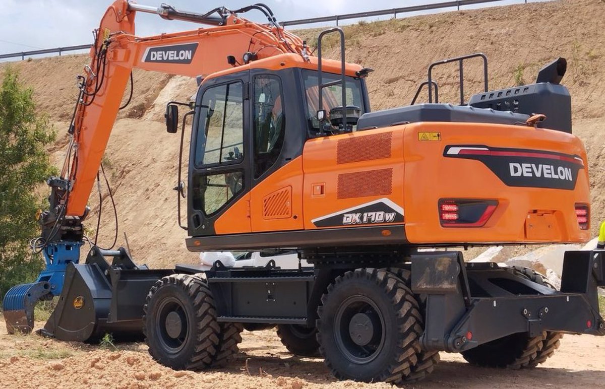 noticiasmaquina's tweet image. Excavaciones Labrandero refuerza su parque de maquinaria con Develon dlvr.it/TNdvGd #CONSTRUCCIÓN #MOVIMIENTODETIERRAS #DEVELON #DX170W7
