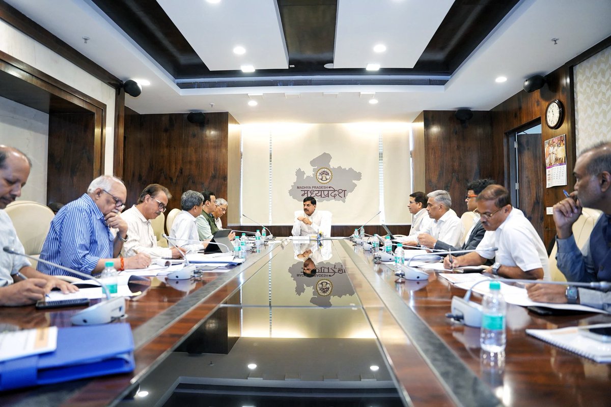 DrMohanYadav51's tweet image. आज मंत्रालय में बैठक कर &apos;उद्योग एवं रोजगार वर्ष&apos; की थीम पर आगामी 1 नवंबर को &apos;मध्यप्रदेश स्थापना दिवस&apos; समारोह पूरे उत्साह और भव्यता के साथ मनाने के निर्देश दिए। मुख्य समारोह में सुप्रसिद्ध गायक श्री @JubinNautiyal जी की प्रस्तुति होगी।

इस अवसर पर भगवान श्री कृष्ण जी के भक्ति पदों…