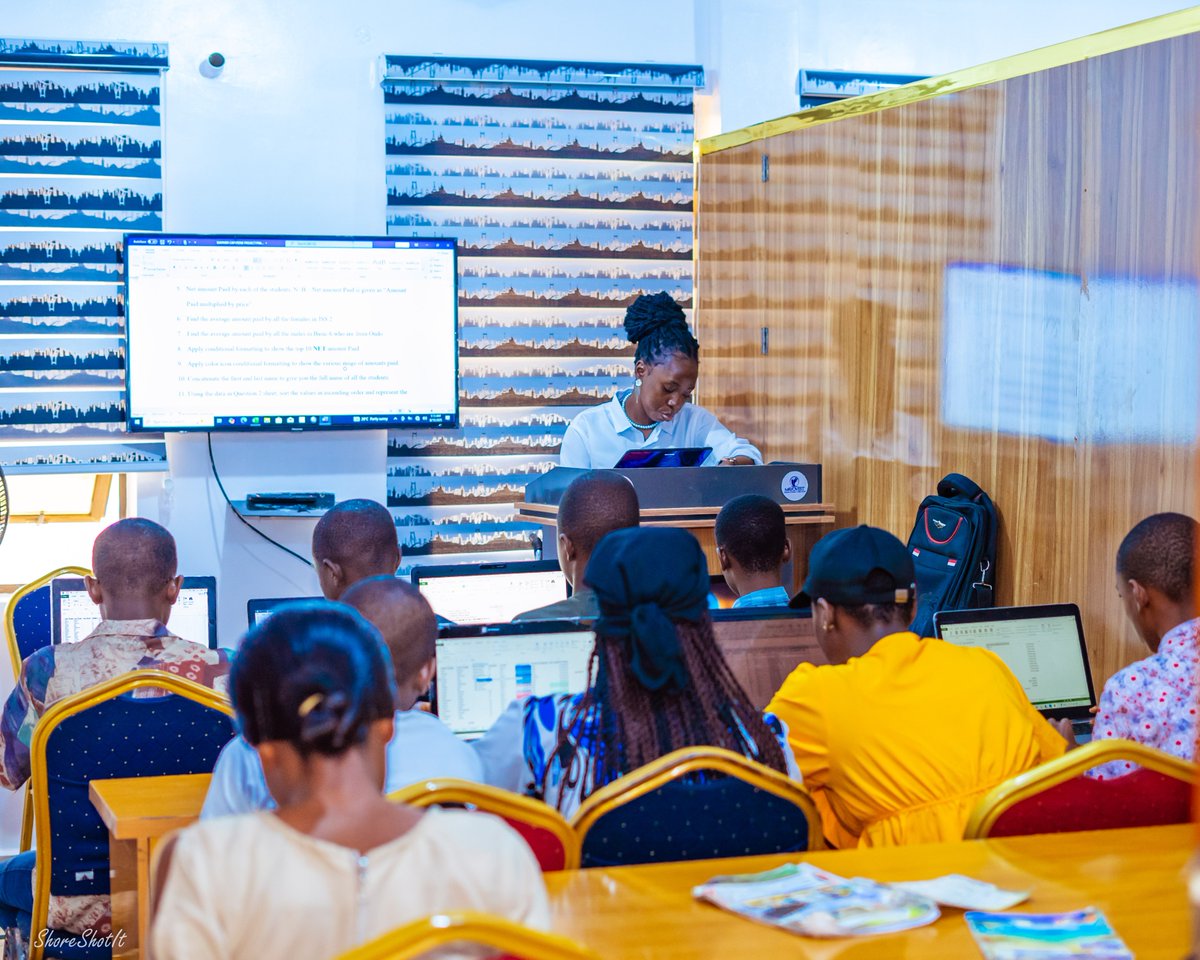 Mayovestconsul1's tweet image. Last week, we said every skill starts with the decision to begin.

Today, we’re seeing it come to life! 🚀

Throwback to our last cohort, the same energy we’re bringing into our new training kicking off today. 

#MotivationMonday #TechWithMayovest