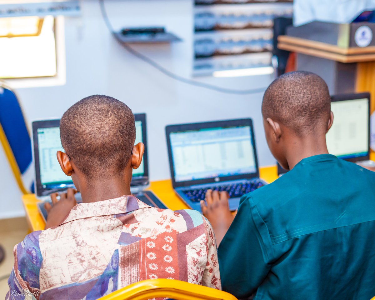 Mayovestconsul1's tweet image. Last week, we said every skill starts with the decision to begin.

Today, we’re seeing it come to life! 🚀

Throwback to our last cohort, the same energy we’re bringing into our new training kicking off today. 

#MotivationMonday #TechWithMayovest